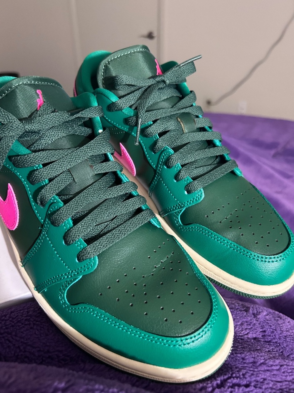 Nike Air Jordan 1 Low - Picture 5 of 12